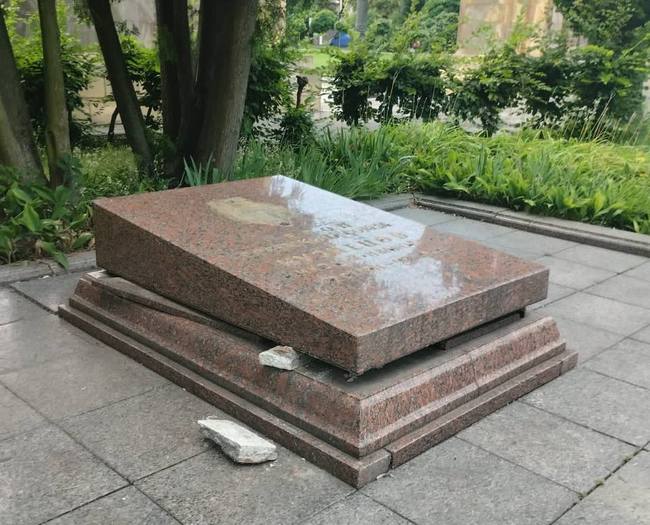 Во Львове попытались украсть останки похороненного там агента НКВД