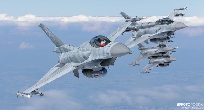«Українські» F-16 заплуталися в червоних лініях кремля