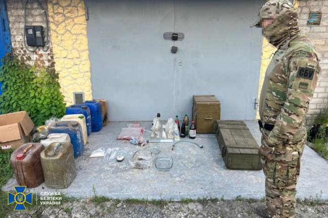 СБУ викрила на Запоріжжі наркоторговців, які завозили в Україну екстазі під виглядом імпортних солодощів