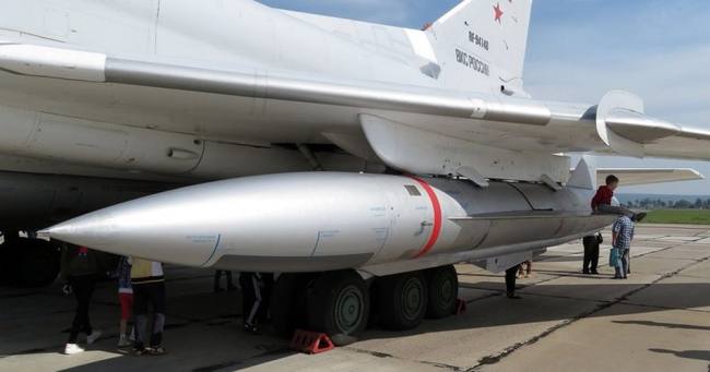 Українська ППО поки не вполювала жодної російської ракети X-22, — речник Повітряних сил Юрій Ігнат