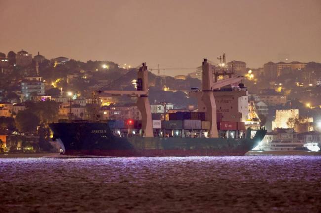Между тем, прошлой ночью пролив Босфор прошло российское судно Sparta IV