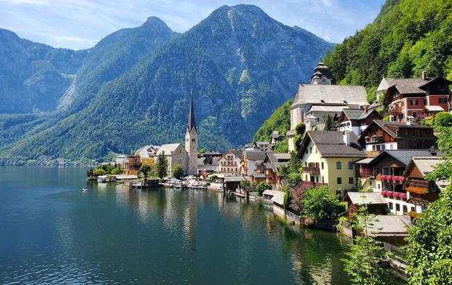 Жителі міста в Альпах протестують проти туристів: у чому причина