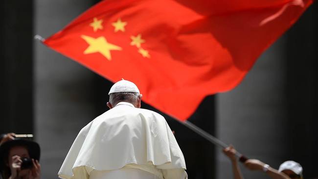 Марнотворець: Ватикан намагається вирішити китайські проблеми ціною України