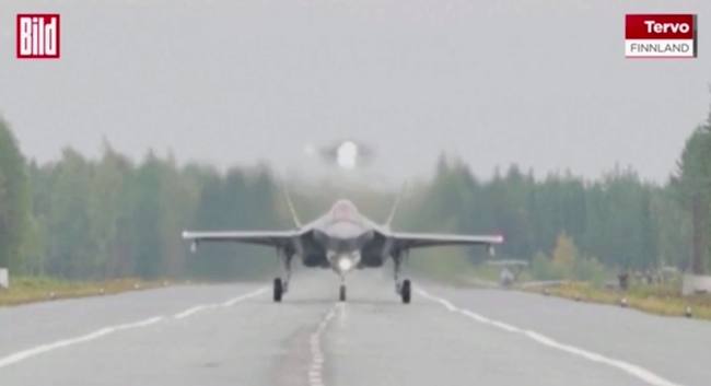 Фінляндія, яка нещодавно вступила в НАТО, провела тренування винищувачів перед носом у росії