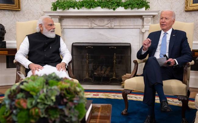 США успішно продовжують вибивати Індію з БРІКС