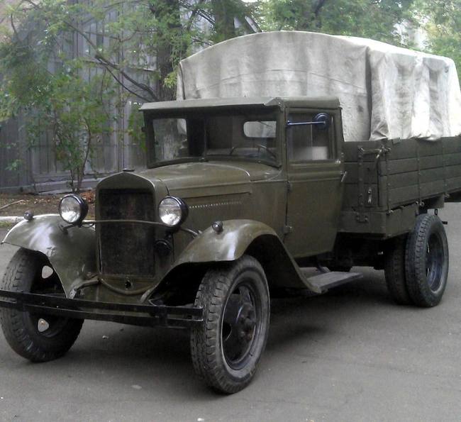 Тем временем российская армия пытается штурмовать Авдеевку на автомобилях 1930-х годов