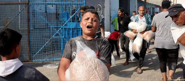 Тисячі палестинців увірвалися на склади ООН у Газі та розграбували