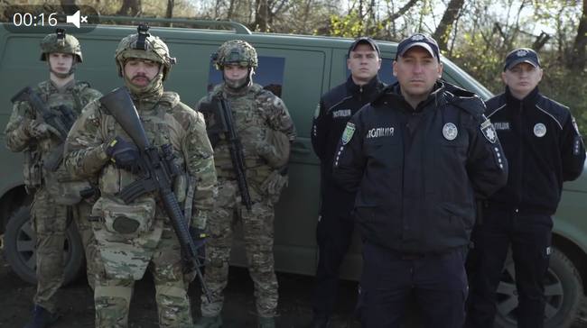Мережею шириться інформація, що нібито між українськими військовими і поліцією розпочалося протистояння. Це – фейк