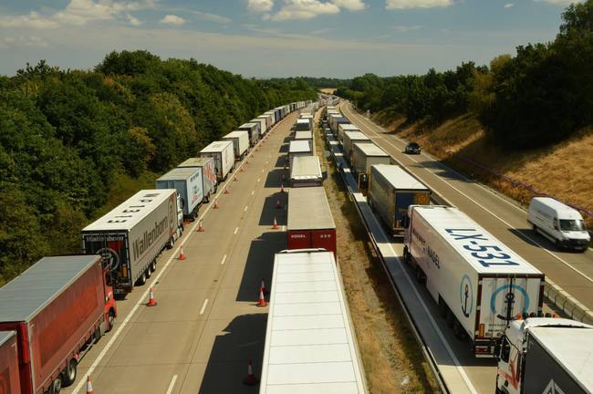 2500 грузовиков не могут выехать из Польши в Украину