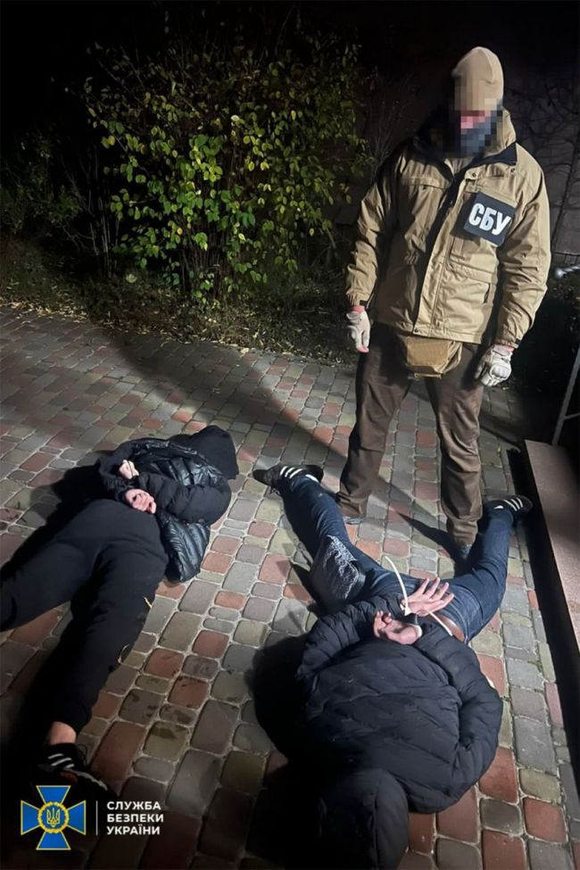СБУ знешкодила рейдерську банду, яка хотіла захопити паркувальний бізнес у Києві