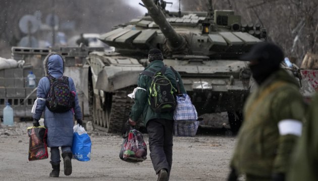 Депортация под видом «эвакуации»: рашисты вывезли из оккупированной Херсонщины еще 100 украинцев