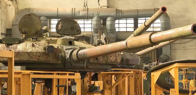 российские танковые заводы производят/восстанавливают с хранения в 2,5 раза меньше танков, чем планировалось