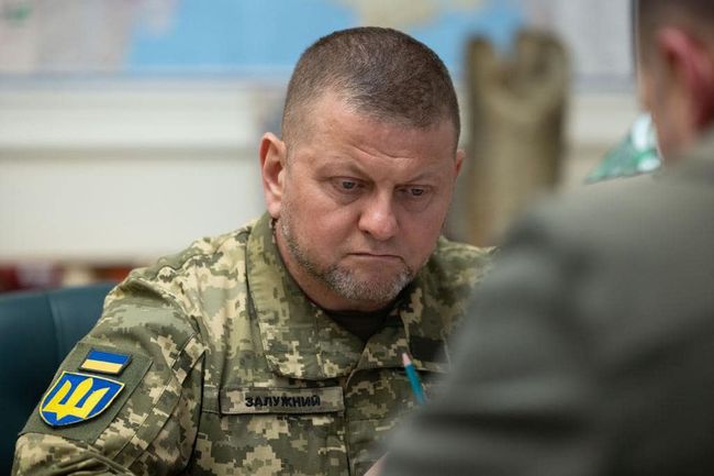 Переважна більшість українців — 72% — поставилися б негативно до відставки головнокомандувача ЗСУ Валерія Залужного