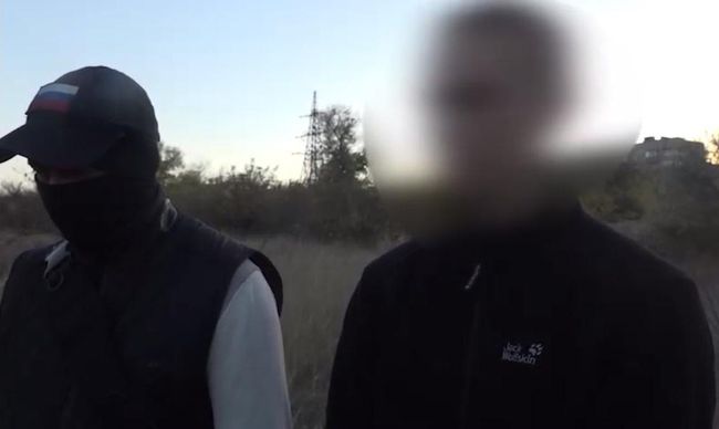 Террор в Мелитополе: рашисты записали в диверсанты украинских подростков