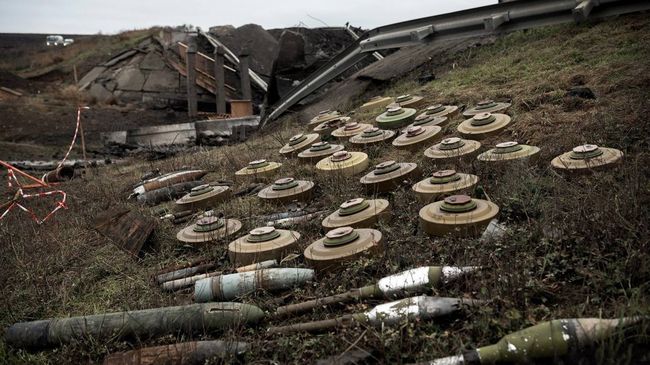 Украинские саперы за неделю обезвредили почти 1750 взрывоопасных предметов