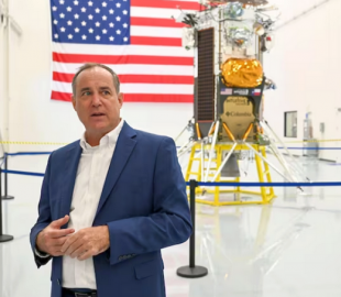 Дві американські фірми запустять космічні кораблі на Місяць в січні