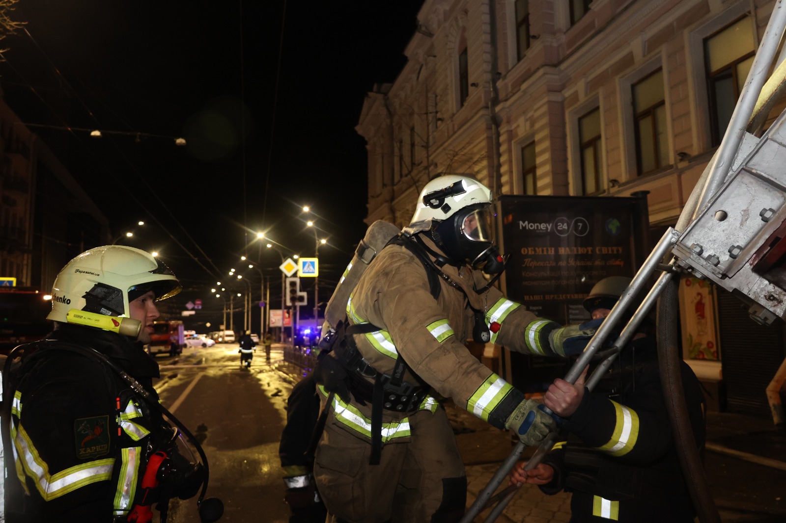 Харків: рятувальники ліквідовують наслідки нічних ворожих ударів