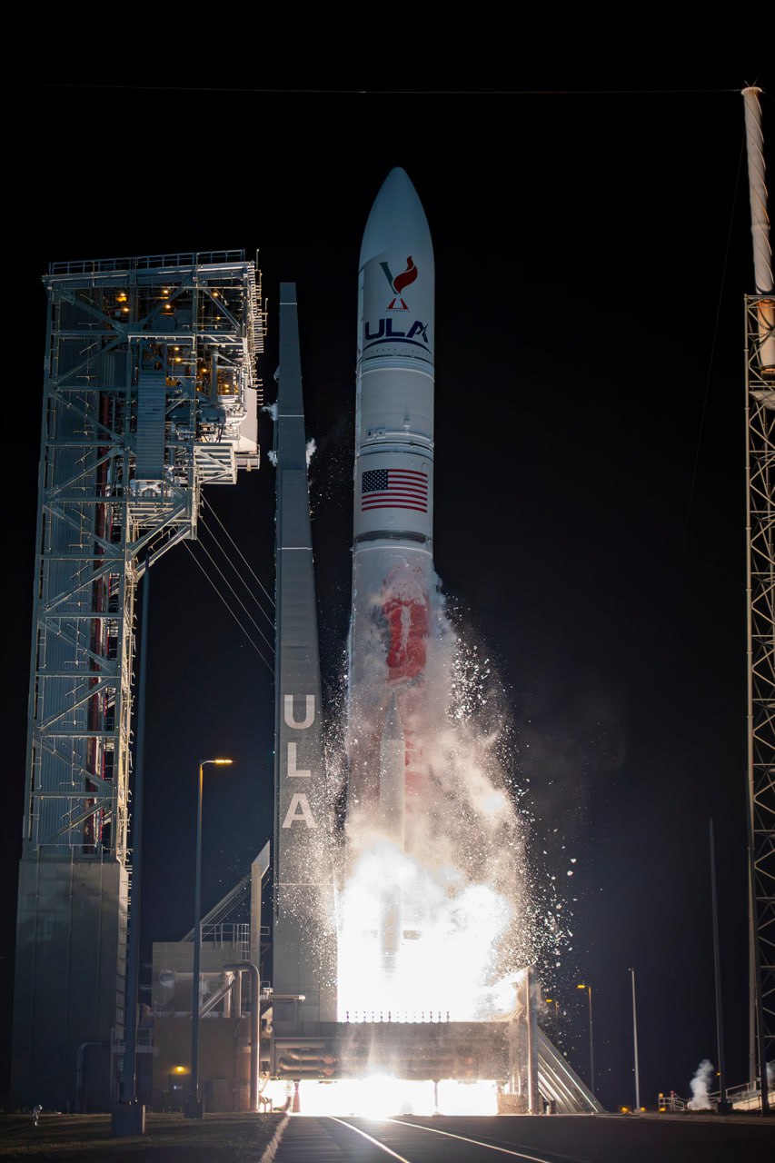 У США запустили на Місяць ракету Vulcan з українським прапором на борту