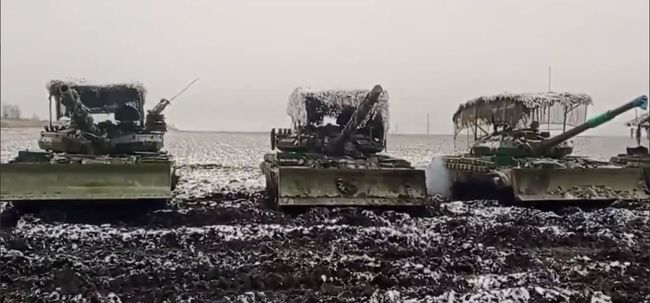 По сети гуляет очень интересное видео (русских танков)