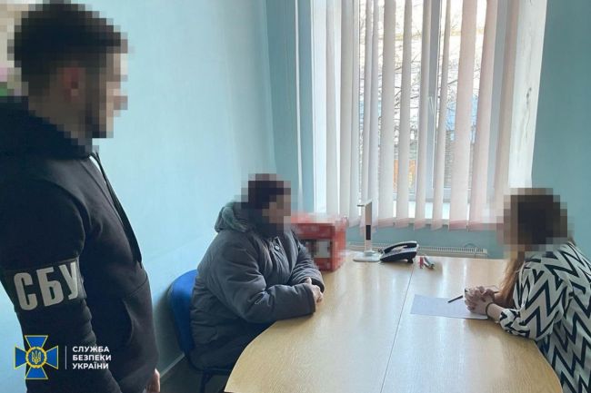 СБУ затримала ще двох колаборанток з Херсонщини: одна з них ховалась у київському хостелі