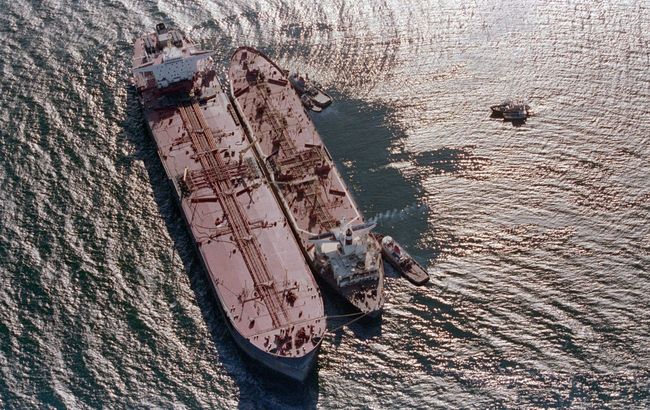 росія задля уникнення санкцій переводить свій танкерний флот під прапори Габону - Reuters