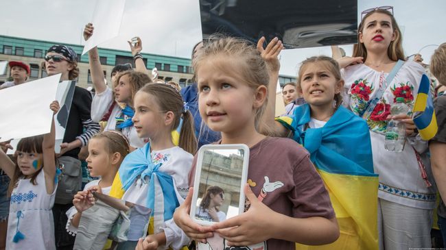Усе більше біженців з України хочуть залишитися за кордоном