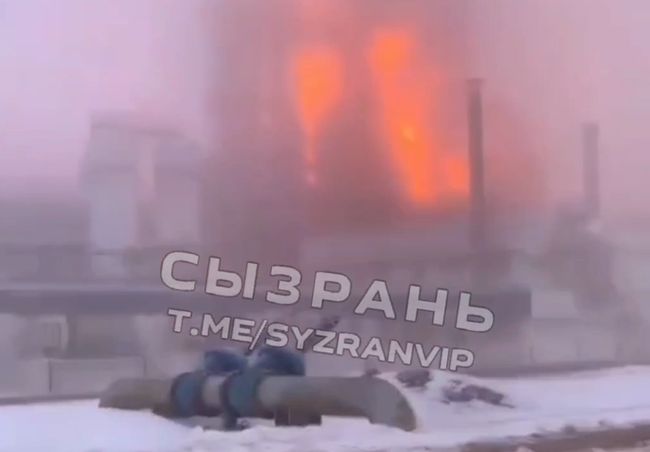 Не два, а три атакованих НПЗ у Самарській області рф: в СБУ виправили росіян