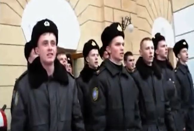 Приклад мужністі курсантів Академії імені Нахімова у Севастополі 20 березня 2014 року