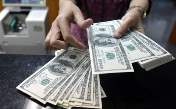 В Україні зростає продаж валюти фізособами