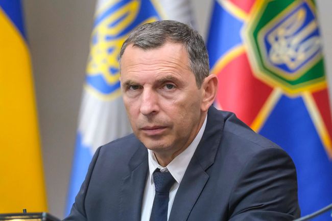 Зеленский уволил помощника президента и сразу троих советников