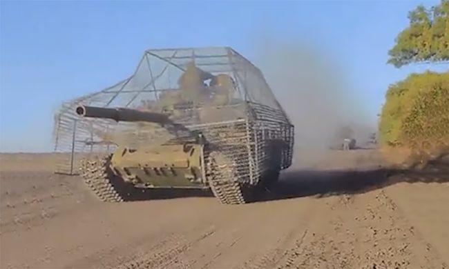 В зоне боевых действий всё больше появляется танков-ангаров
