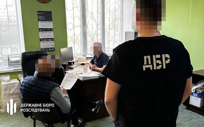 На Хмельниччині викрито працівника судової охорони, який за гроші обіцяв «домовитися» з ДБР про закриття кримінального провадження