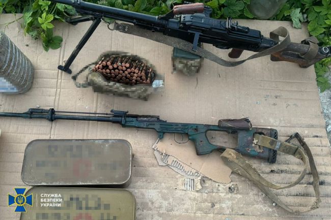 СБУ і Нацполіція затримали «чорних зброярів», які продавали криміналітету трофейну снайперську зброю та вибухівку