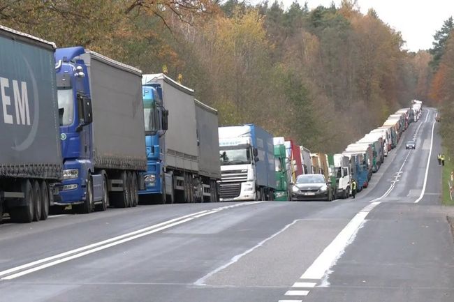 Польські фермери знову блокують кордон. Що там трапилось?  Вибори трапились