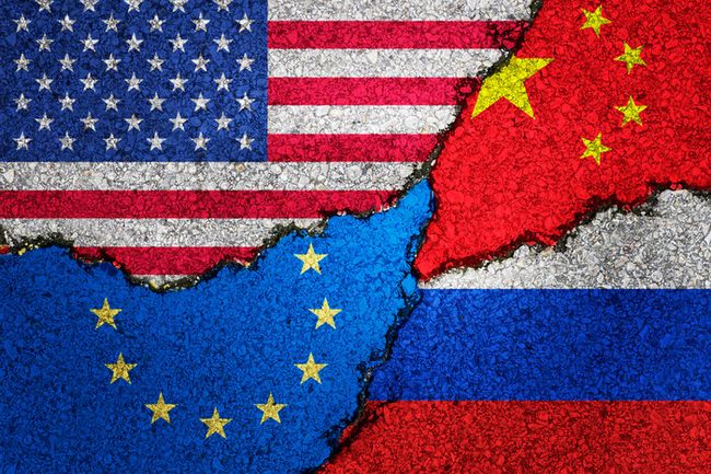 Китай обʼєднує Америку і Європу. Цей зсув - на користь України. 
