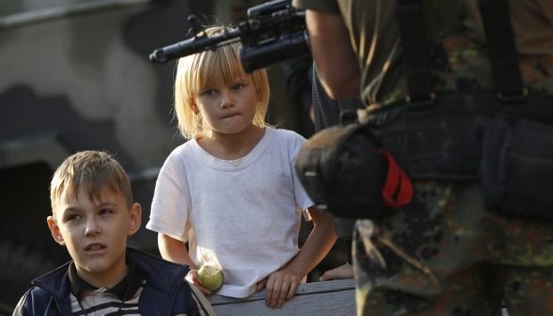 Загарбники не припиняють мілітаризацію українських дітей: на ТОТ Херсонщини формують класи «поліцаїв»