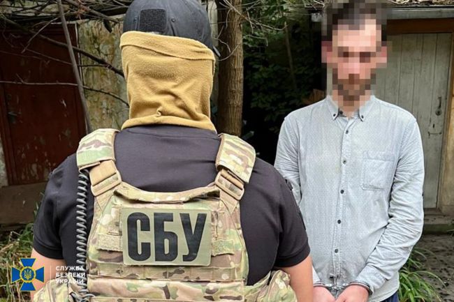 СБУ затримала в Одесі 2 чоловіків, які мали підпалювати авто українських військових на замовлення фсб