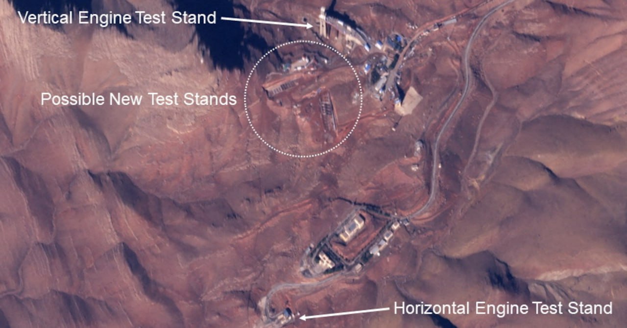 Нещодавні супутникові знімки демонструють значне розширення двох ключових іранських обєктів з виробництва балістичних ракет