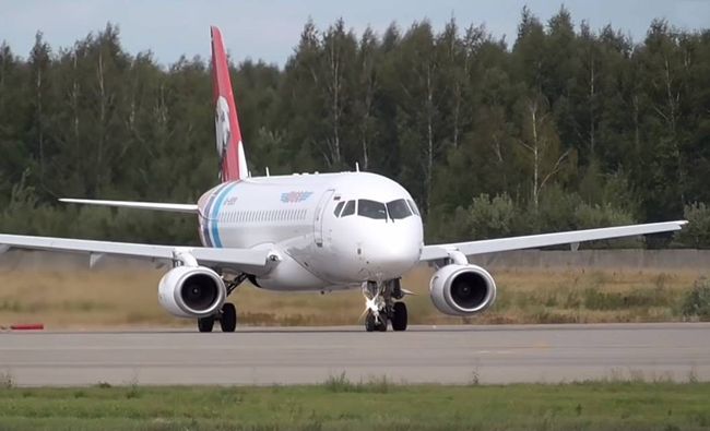 Между тем, очередной российский Sukhoi Superjet-100совершил аварийную посадку