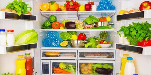 Як захистити холодильник від перепадів напруги під час відключень світла: практичні поради на кожен день