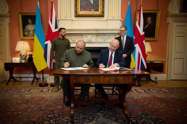 Україна та Велика Британія підписали кредитну угоду на 2 млрд фунтів стерлінгів для фінансування оборонних потреб України