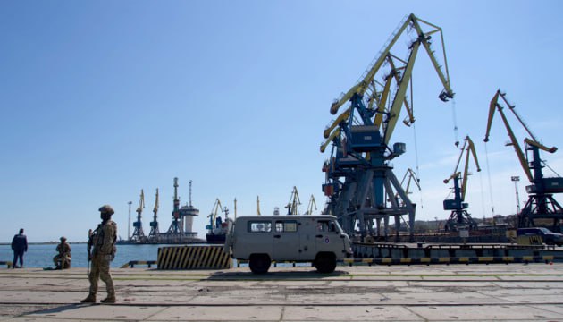 Оккупанты планируют увеличить мощность порта Мариуполя до 4,8 млн. тонн – чтобы вывозить больше краденого украинского зерна