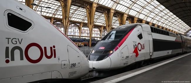 Франція планує відновити рух на залізниці за два дні