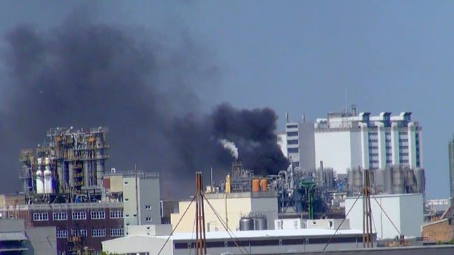 На найбільшому хімічному заводі Німеччини BASF стався вибух, зайнялася пожежа. Постраждали 14 людей — Bild