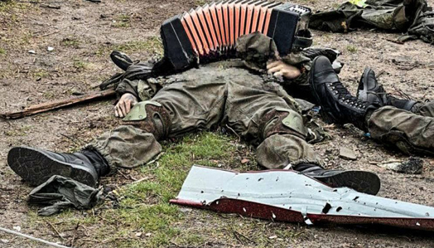 Армія рф за тиждень втратила в Україні понад 8000 осіб та майже 1500 одиниць техніки