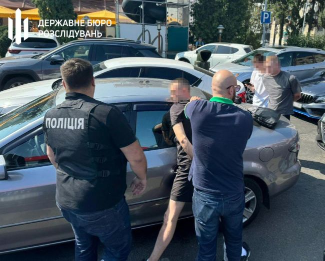 ДБР повідомило про підозру двом військовим, які втекли зі служби та вирішили підзаробити на ухилянтах