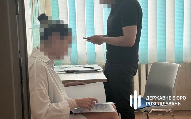 На Волині ДБР повідомило про підозру правоохоронниці, яка допомогла незаконно виїхати з України понад 30 чоловікам