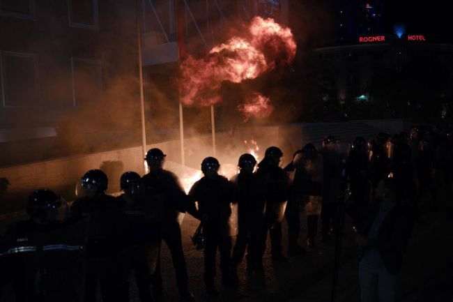 В Албанії почалися сутички між поліцією та опозиційними протестувальниками