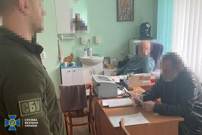 СБУ та Нацполіція викрили у Рівному злочинну групу із 29 осіб, які «заробляли» на ухилянтах