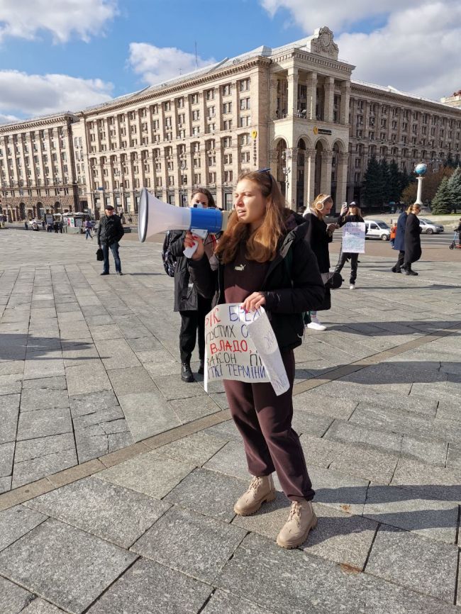 Рідні військових вийшли сьогодні на Майдан із мирною акцією, спрямованою на встановлення чітких термінів служби на законодавчому рівні